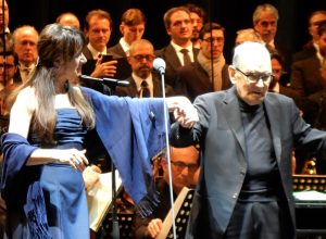 Ennio Morricone - Turín 2018 - Susanna Rigacci y Ennio Morricone saludando